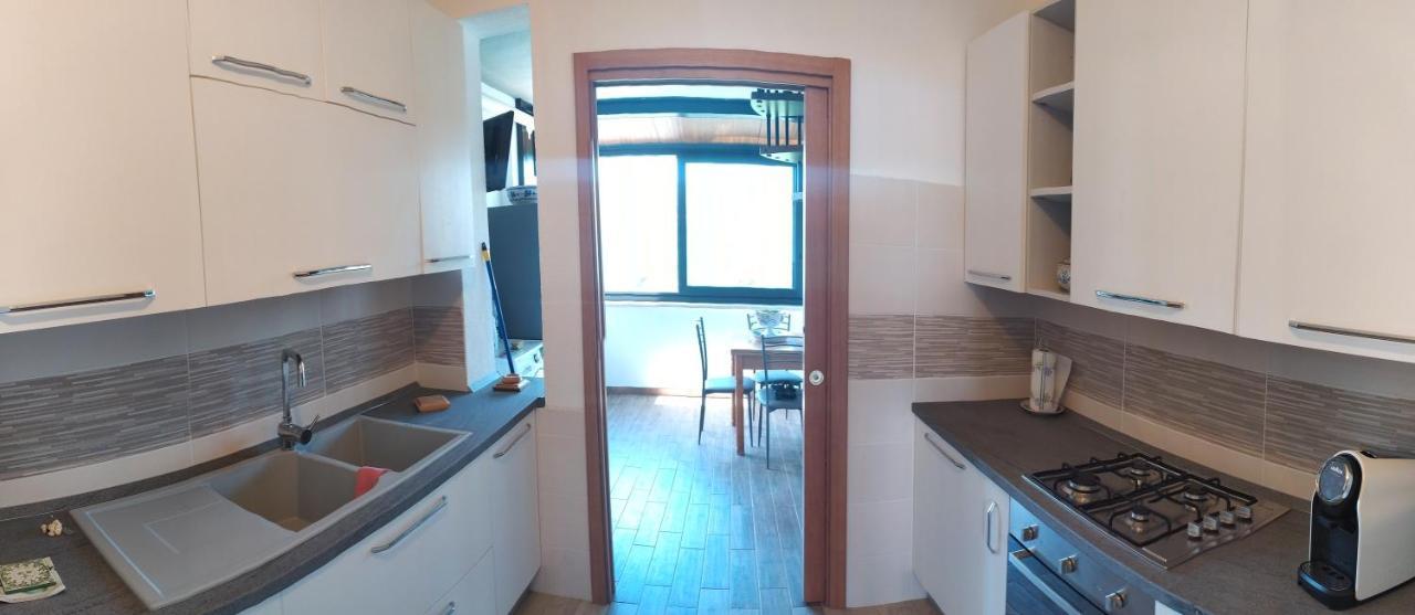 Nero Basalto Azzurro Mare Aci Castello Exterior foto